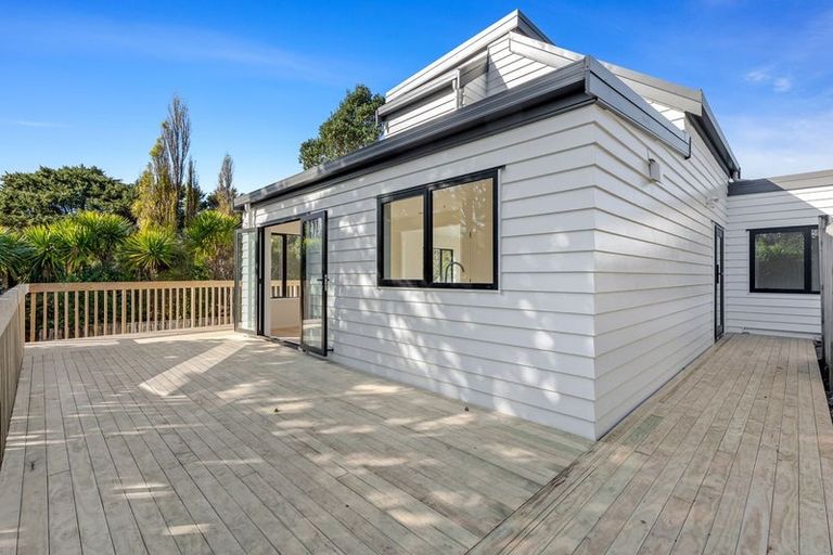 Photo of property in 1/56 Centorian Drive, Windsor Park, Auckland, 0632