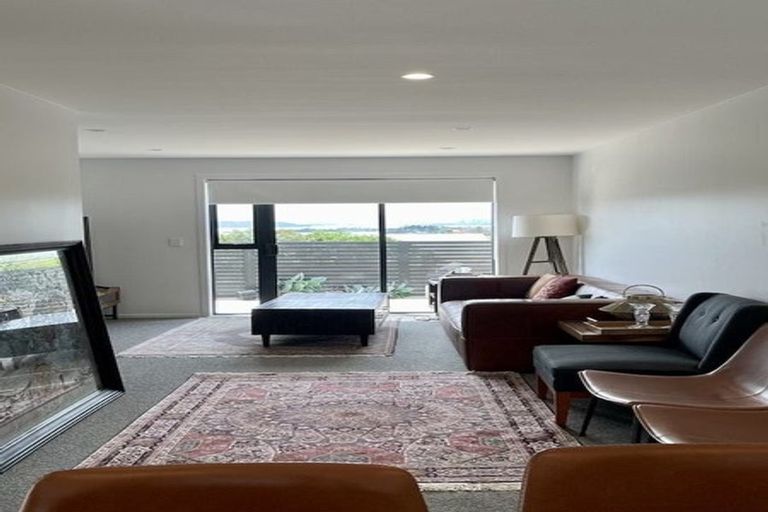 Photo of property in 3/504 Don Buck Road, Massey, Auckland, 0614