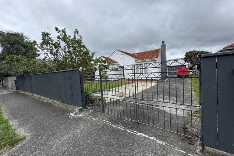 Photo of property in 8 Trevethick Grove, Woburn, Lower Hutt, 5010