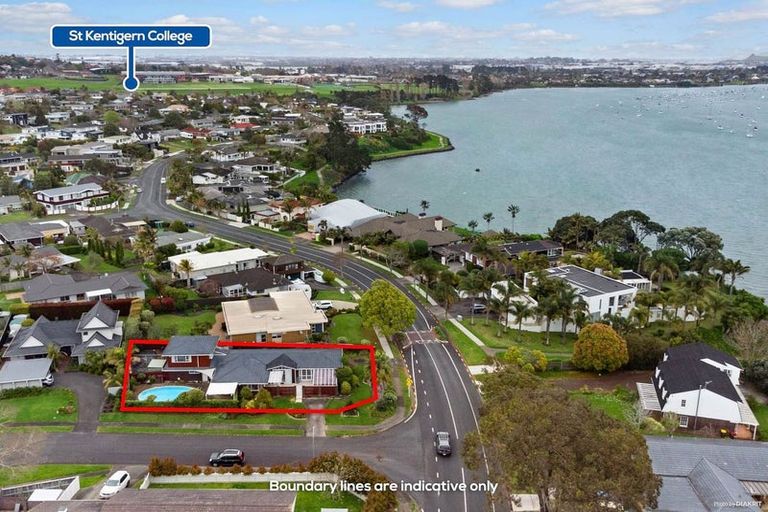 Photo of property in 1 Holly Way, Sunnyhills, Auckland, 2010