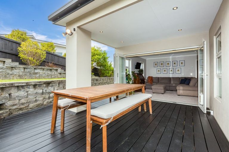 Photo of property in 15 Sumner Terrace, Aotea, Porirua, 5024