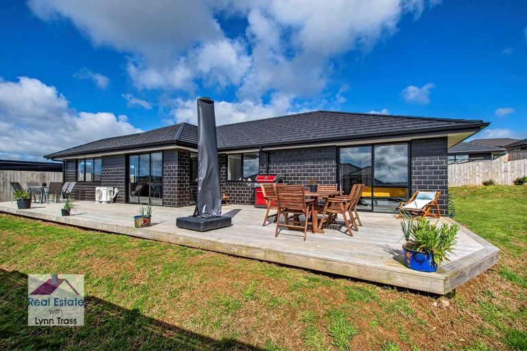 Photo of property in 16 Maui Place, Te Kamo, Whangarei, 0112