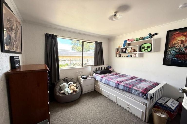 Photo of property in 11 Lyren Place, Half Moon Bay, Auckland, 2012