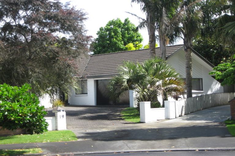 Photo of property in 19 Perotti Place, Conifer Grove, Takanini, 2112