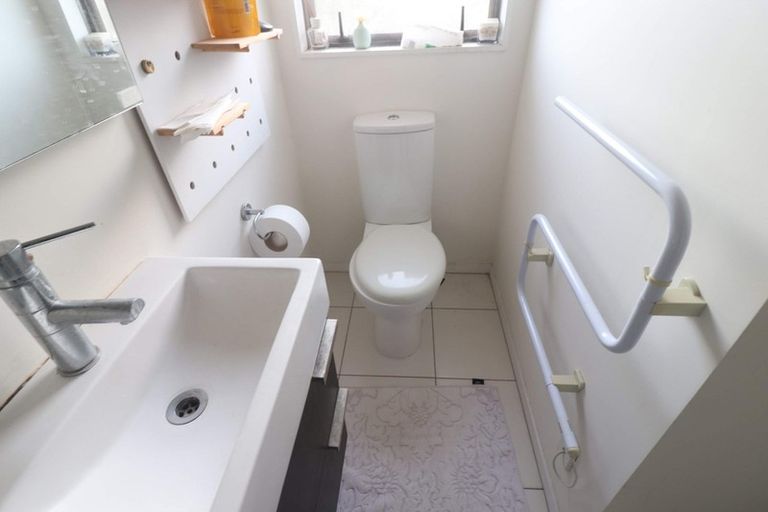 Photo of property in 10a Marie Crescent, Te Atatu South, Auckland, 0610