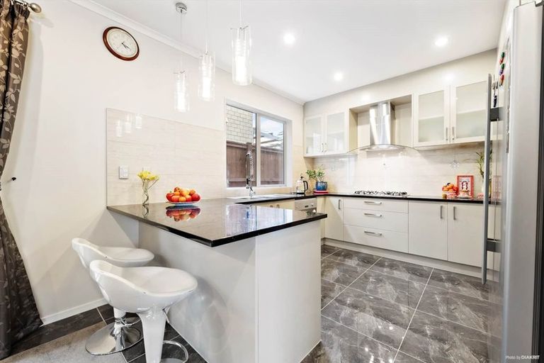 Photo of property in 1 Sunshine Lane, Flat Bush, Auckland, 2019