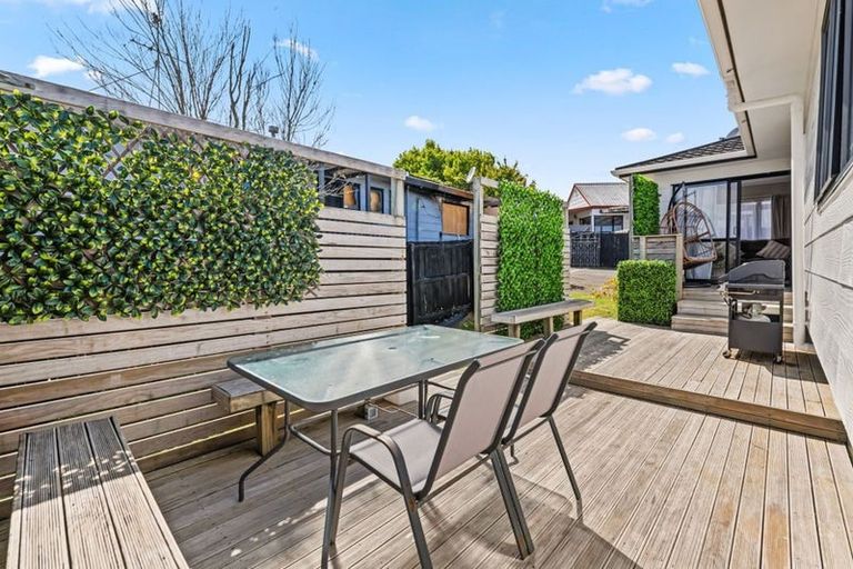 Photo of property in 2/4 Leven Lane, Totara Heights, Auckland, 2105