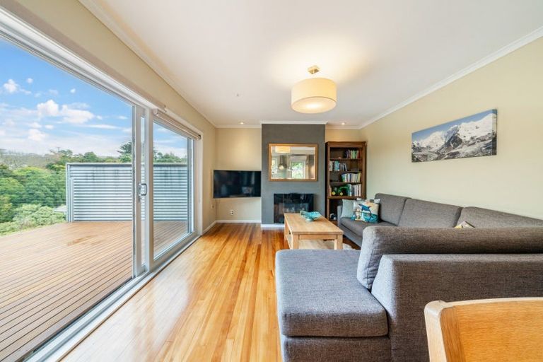 Photo of property in 35 Poto Road, Normandale, Lower Hutt, 5010