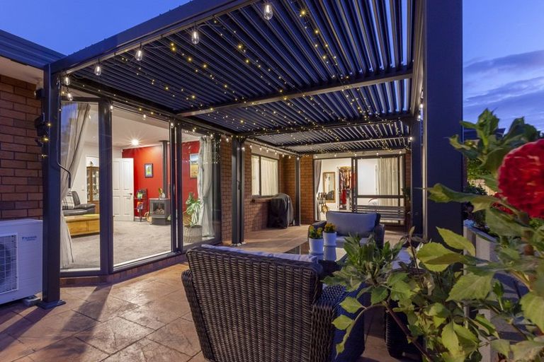 Photo of property in 68 Guildford Drive, Paraparaumu, 5032