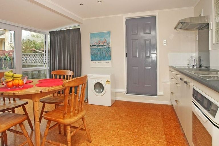 Photo of property in 18 Moffitt Street, Vogeltown, Wellington, 6021