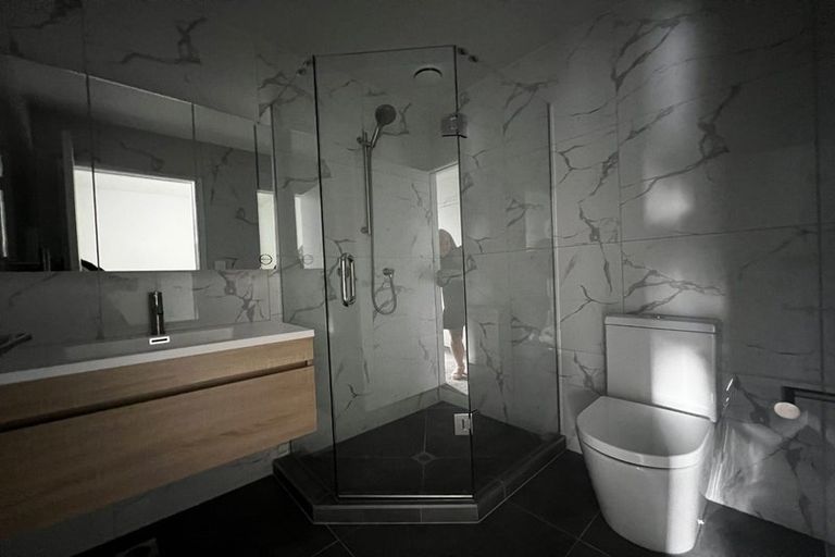 Photo of property in 5/21 Divich Avenue, Te Atatu South, Auckland, 0610