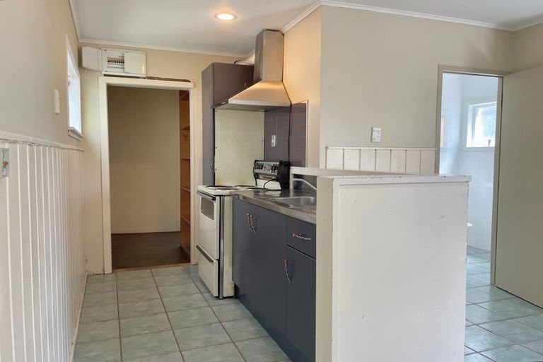 Photo of property in 11 Netherlands Avenue, Kelston, Auckland, 0602