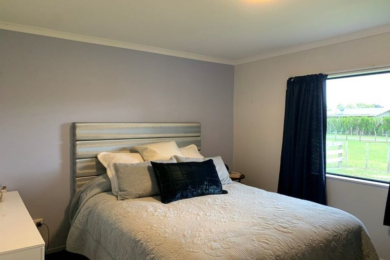 Photo of property in 146 Boord Crescent, Kumeu, 0891