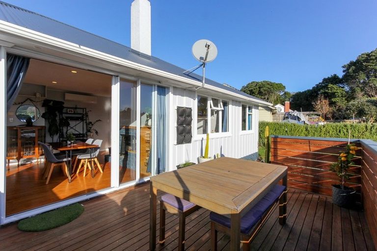 Photo of property in 12 Marton Place, Marfell, New Plymouth, 4310