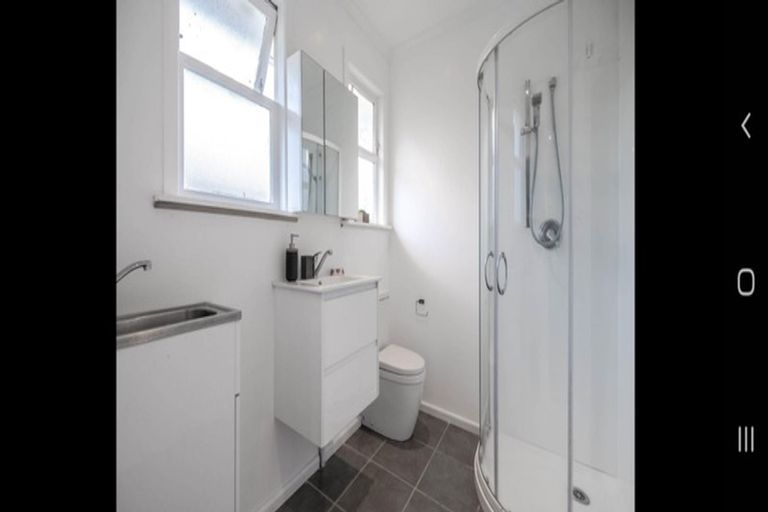 Photo of property in 1a Link Road, Newlands, Wellington, 6037