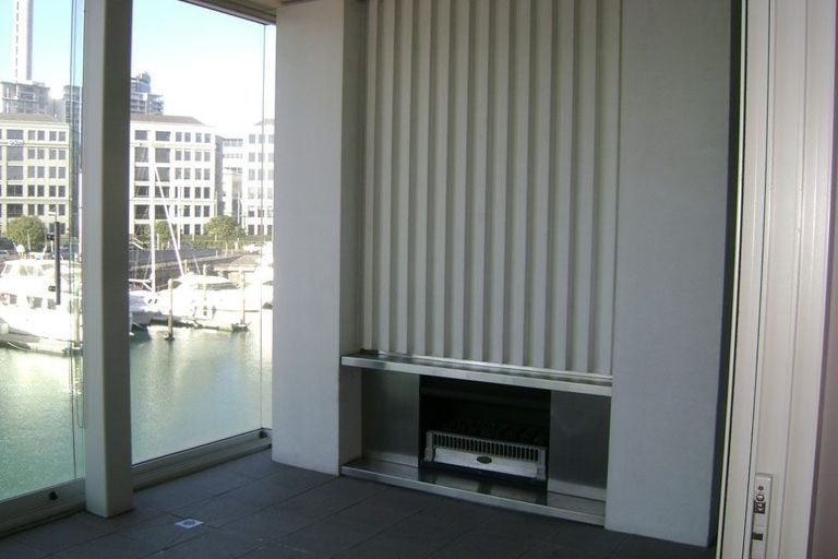 Photo of property in Stratis Apartments At Lighter Quay, 310/83 Halsey Street, Auckland Central, Auckland, 1010