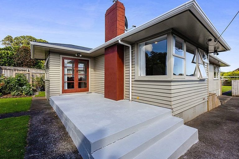 Photo of property in 28 Old South Road, Okato, 4335