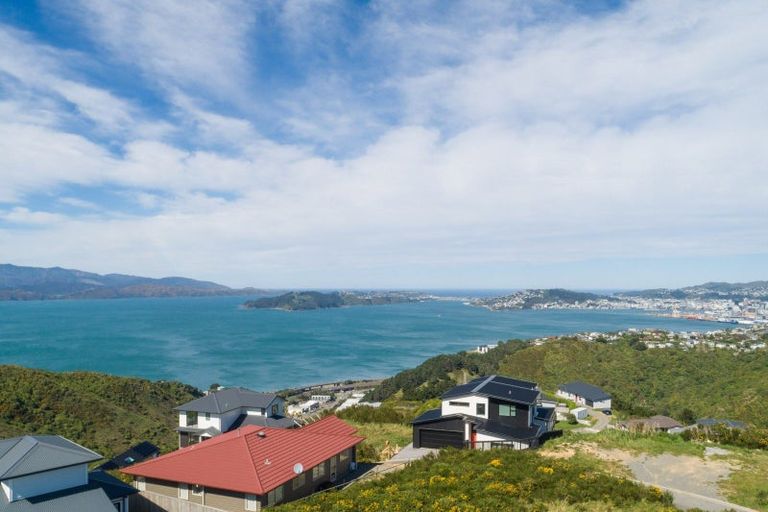 Photo of property in 31 Boeing Way, Newlands, Wellington, 6037