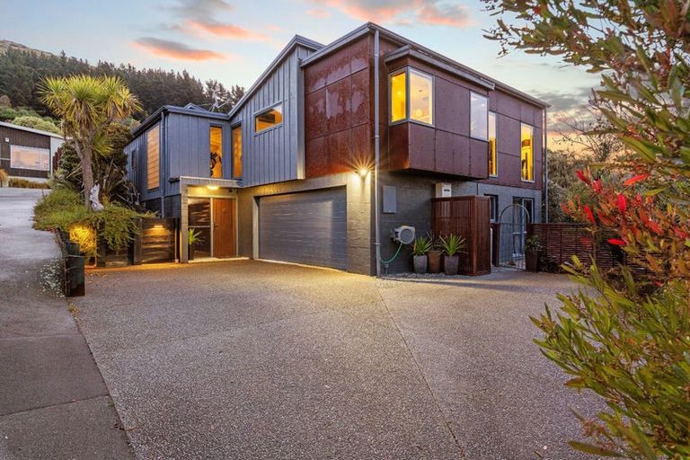 Photo of property in 77 Port Hills Road, Heathcote Valley, Christchurch, 8022
