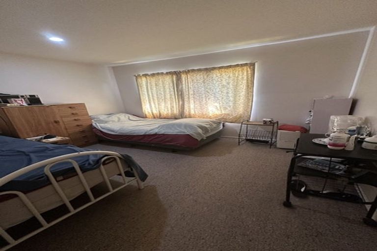 Photo of property in 31 Copplestone Place, New Lynn, Auckland, 0600