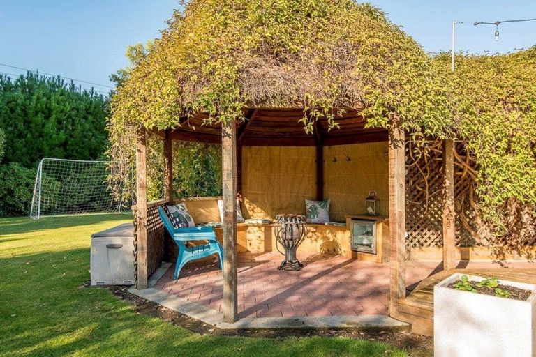 Photo of property in 1 Queen Street, Springfield, 7681