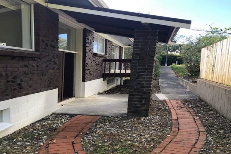 Photo of property in 4 Sispara Place, Beach Haven, Auckland, 0626