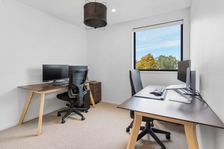 Photo of property in 37 Cessna Crescent, Mangere, Auckland, 2022