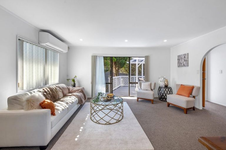 Photo of property in 37 Gosford Drive, Botany Downs, Auckland, 2010