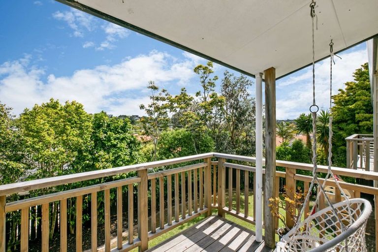 Photo of property in 8a Holiday Road, Stanmore Bay, Whangaparaoa, 0932