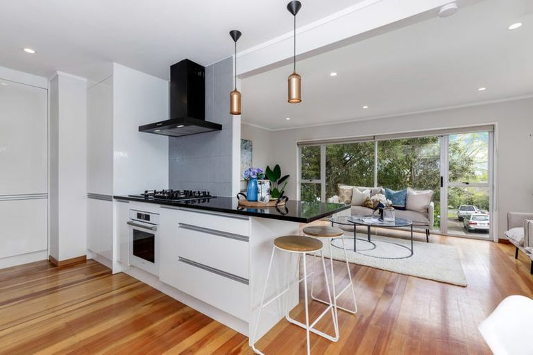 Photo of property in 13 Seabar Place, Glen Eden, Auckland, 0602