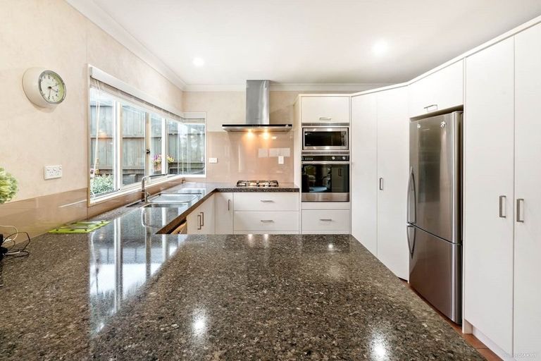 Photo of property in 12 Brooke Ridge Rise, East Tamaki Heights, Auckland, 2016