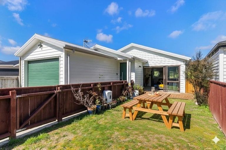 Photo of property in 77 Erlestoke Crescent, Churton Park, Wellington, 6037