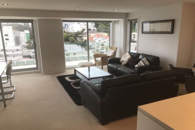 Photo of property in 3/16 Oriental Terrace, Oriental Bay, Wellington, 6011