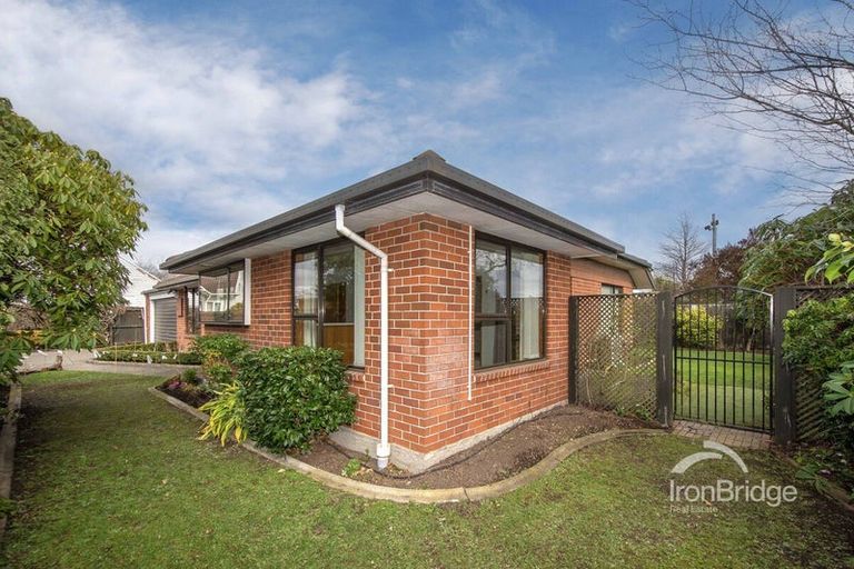Photo of property in 3/66 Middlepark Road, Sockburn, Christchurch, 8042