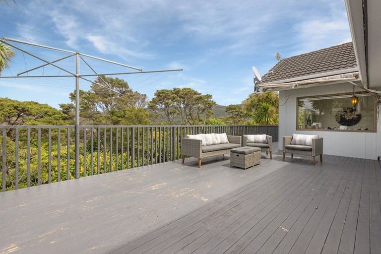 Photo of property in 1070 Scenic Drive North, Swanson, Auckland, 0816