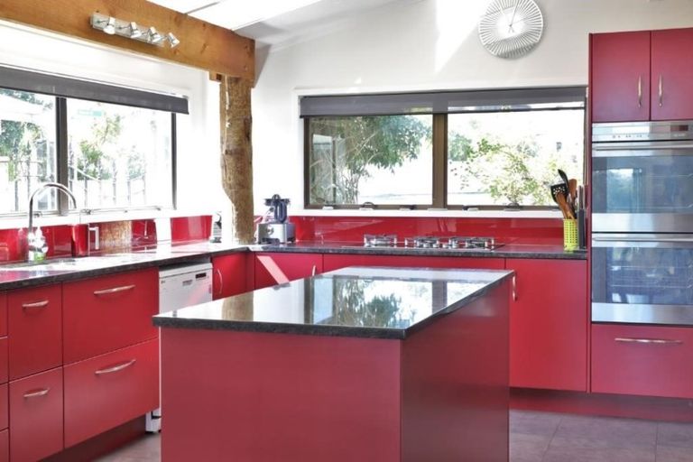 Photo of property in 38 Waterview Road, Stanley Point, Auckland, 0624