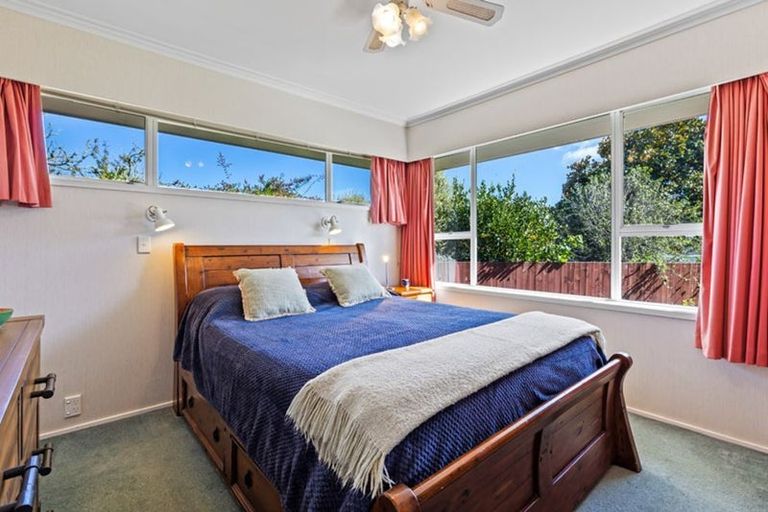 Photo of property in 17 Scanlen Terrace, Kelston, Auckland, 0602
