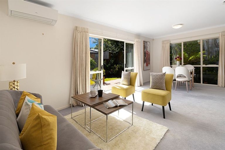 Photo of property in 20 Ryehill Close, New Lynn, Auckland, 0600