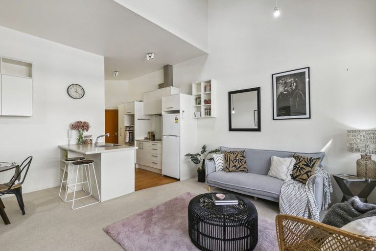 Photo of property in Metro Apartments, 4/220 Thorndon Quay, Pipitea, Wellington, 6011
