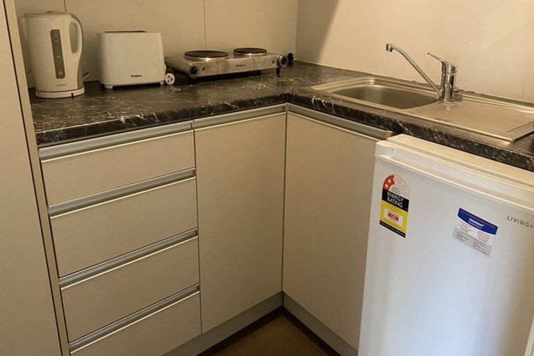 Photo of property in 8d Schnapper Rock Road, Schnapper Rock, Auckland, 0632