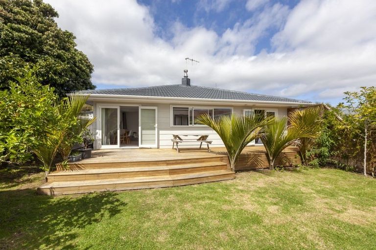 Photo of property in 9 Nugget Grove, Raumati Beach, Paraparaumu, 5032