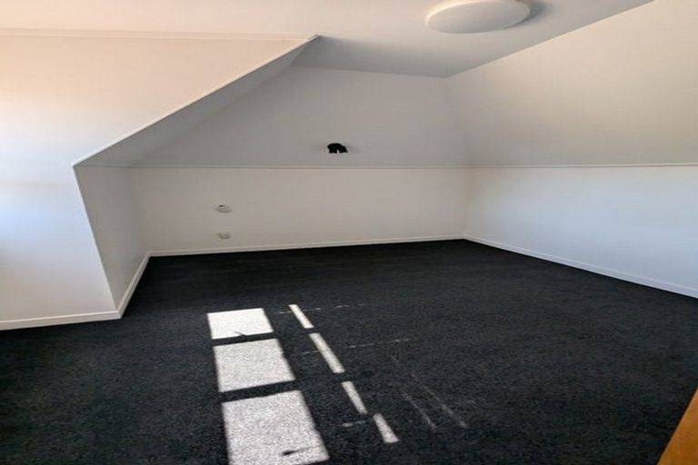 Photo of property in 2/5 Seacliffe Avenue, Belmont, Auckland, 0622