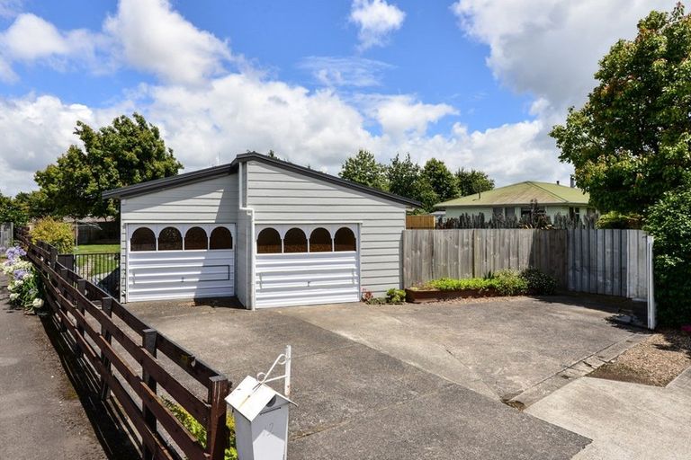 Photo of property in 12 Seamer Place, St Andrews, Hamilton, 3200