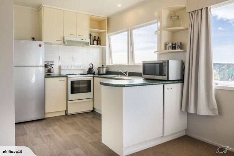 Photo of property in 21a Cleve Road, Green Bay, Auckland, 0604