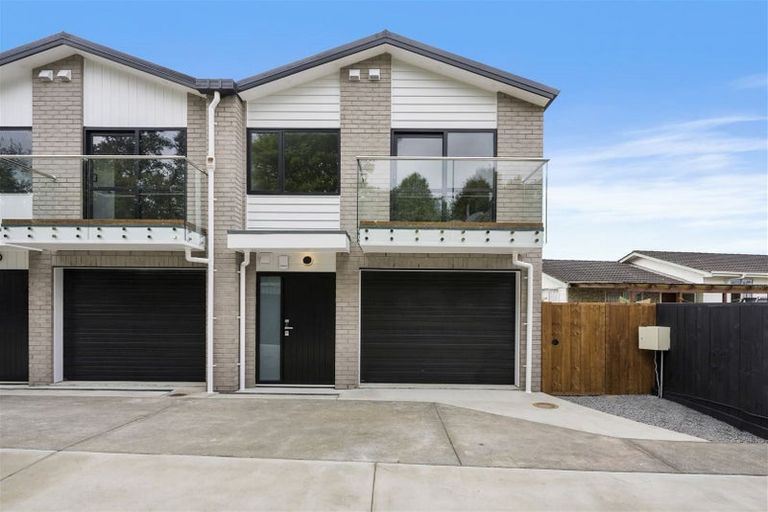 Photo of property in 10a Ballial Place, West Harbour, Auckland, 0618