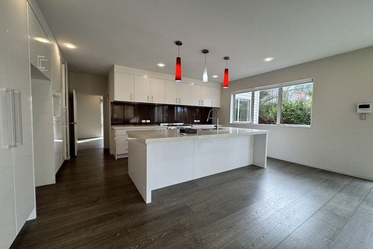 Photo of property in 39 Travis View Drive, Fairview Heights, Auckland, 0632