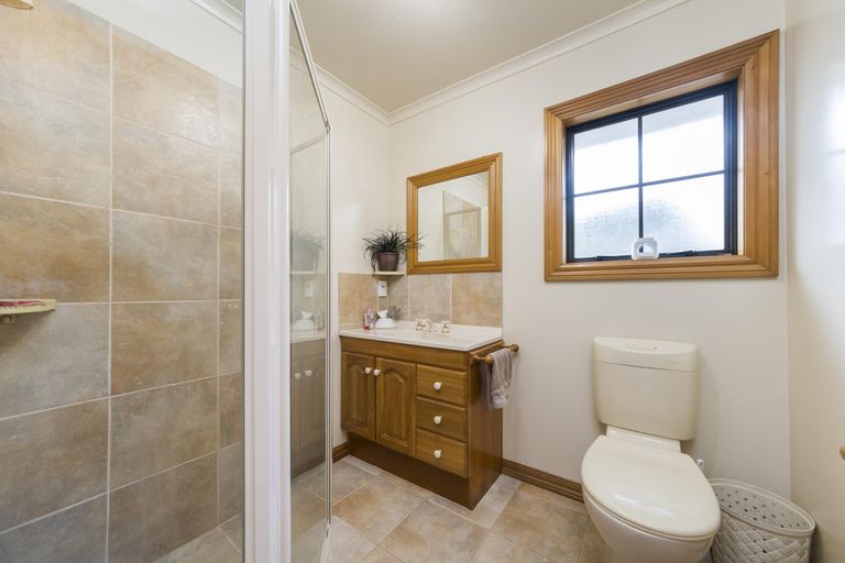 Photo of property in 116 Pacific Drive, Fitzherbert, Palmerston North, 4410