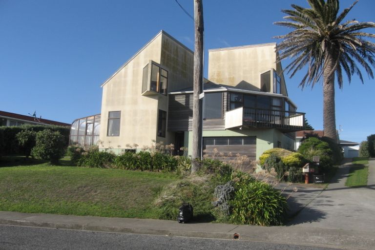 Photo of property in 4 Lambley Road, Titahi Bay, Porirua, 5022