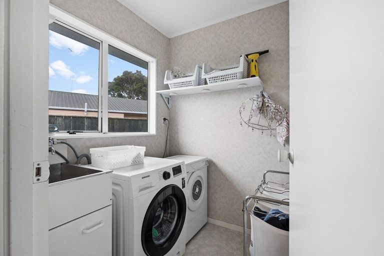 Photo of property in 105 Hillcrest Drive, Kelvin Grove, Palmerston North, 4414