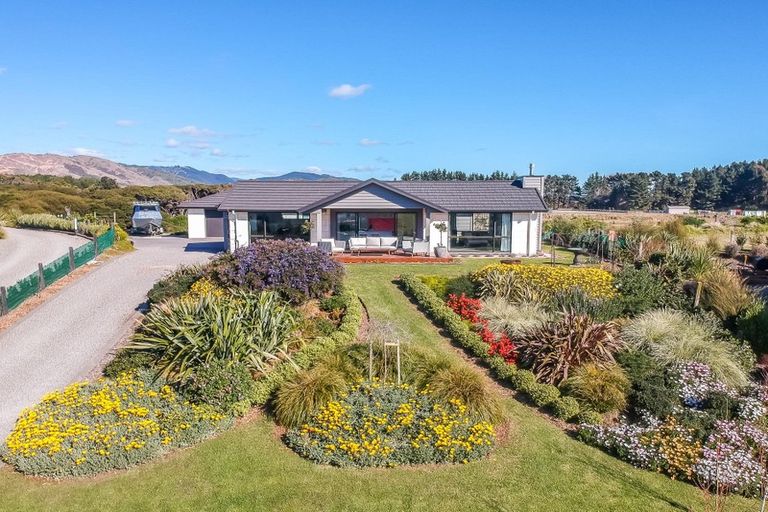 Photo of property in 28 Ferndale Drive, Waikanae, 5036